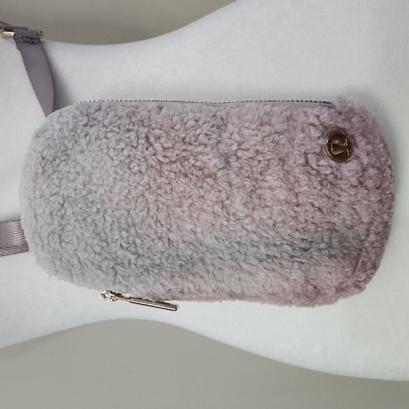 Nwot Lululemon Custom Tie Dye Sherpa Modular Phone Crossbody - Picture 2 of 14